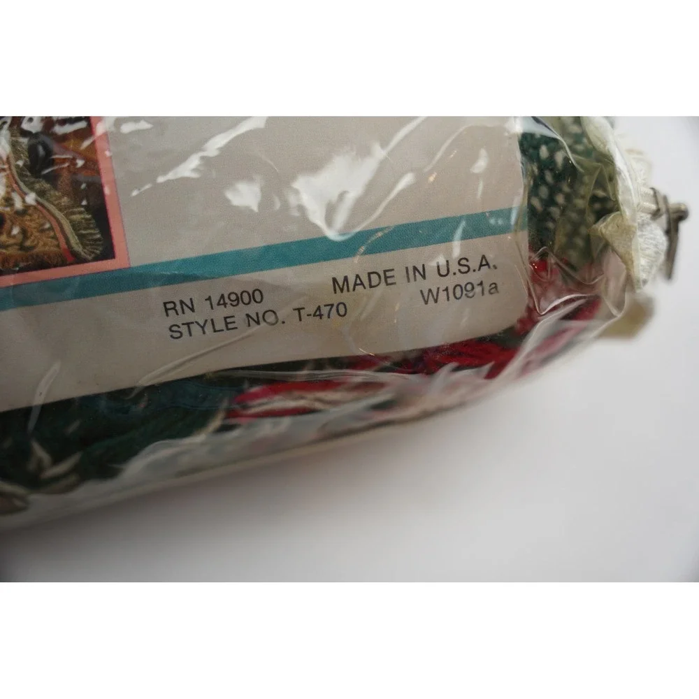 Crown Crafts Throw Blanket Unisex 48x60 Green Holly Festival Cotton Tapestry NEW